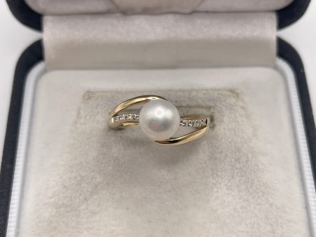 9ct gold pearl and diamond ring Fashion