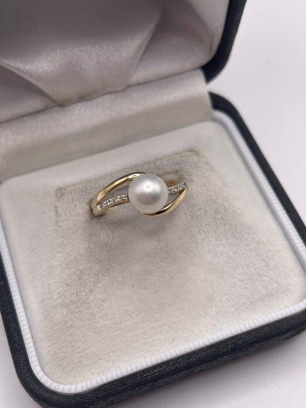 9ct gold pearl and diamond ring Fashion