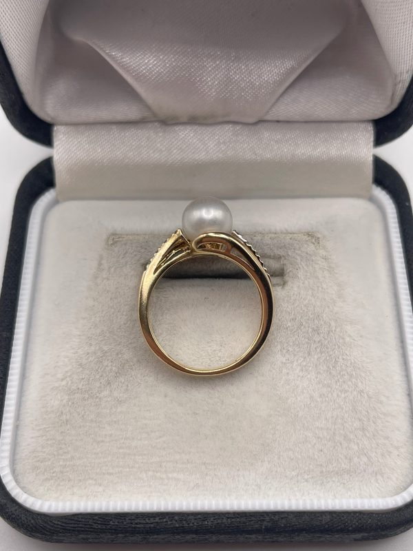 9ct gold pearl and diamond ring Fashion