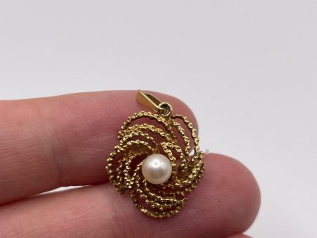 9ct gold pearl pendant Supply