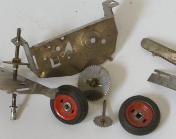 JNF Condor base plate and wheels : original parts.  Incomplete parts sold as is. Cheap