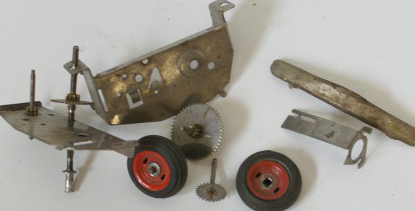 JNF Condor base plate and wheels : original parts.  Incomplete parts sold as is. Cheap