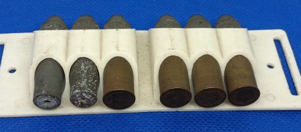 4 toy vintage bullet shells with brass ends and 2 without.  Includes clip. Discount